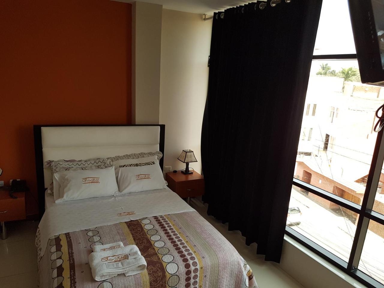 Villa Real Hotel & Suites Чиклайо Экстерьер фото